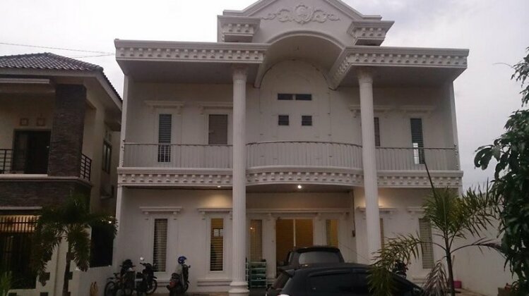 RedDoorz Syariah near OPI Mall Palembang - Photo2