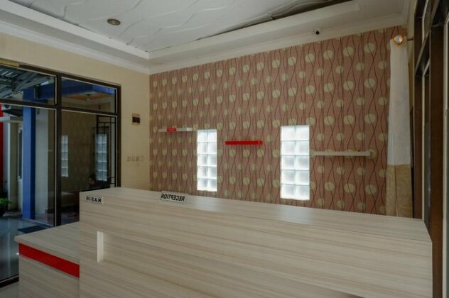 RedDoorz near Millenium Waterpark Palu - Photo3