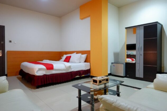 RedDoorz Plus @ Cameloan Hotel Palu - Photo3