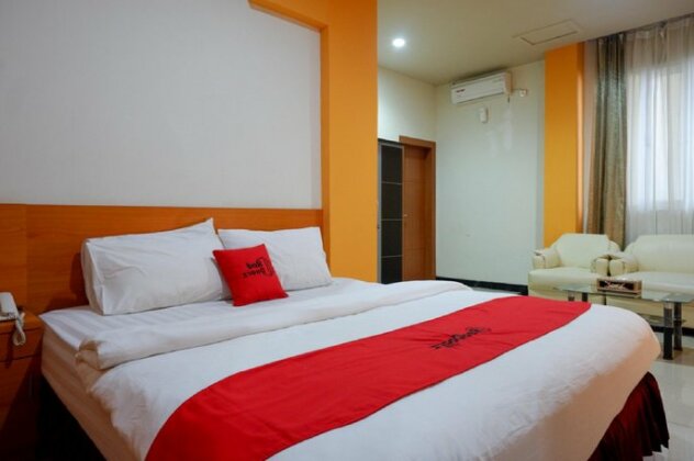 RedDoorz Plus @ Cameloan Hotel Palu - Photo4