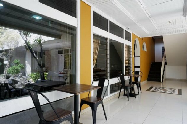 RedDoorz Plus near Pasar Manonda - Photo3