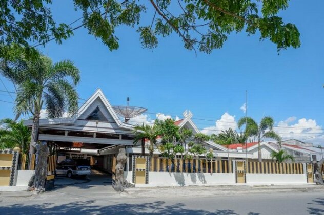 RedDoorz Plus near Pasar Manonda - Photo5