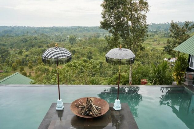 Rustic Waterfall Cabin Munduk Wanagiri with pool - Photo5