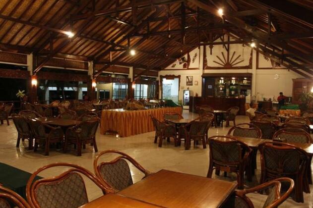 Surya Pesona Beach Hotel - Photo5