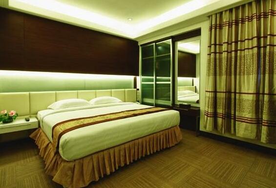 Red Dot Hotel Bangka - Photo3