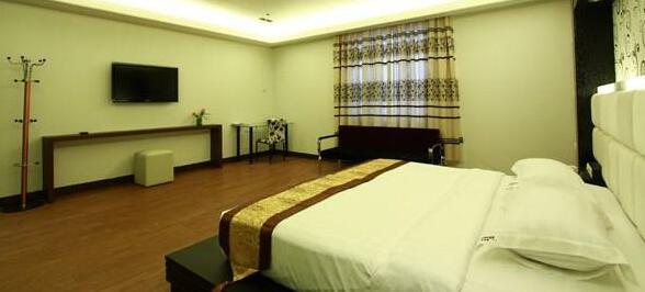 Red Dot Hotel Bangka - Photo5