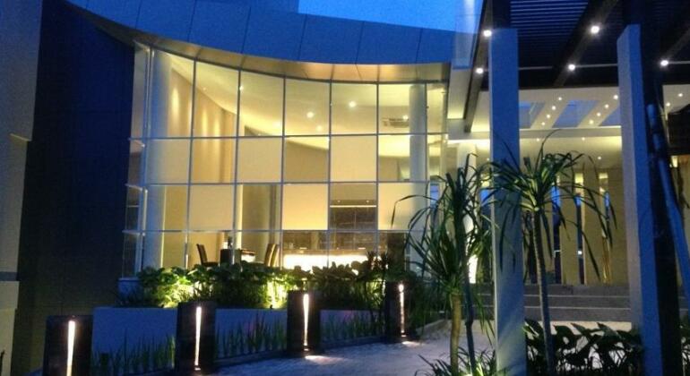 Grand Kecubung Hotel - Photo2