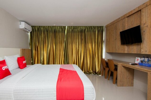 OYO 1677 Gapura Hotel - Photo4
