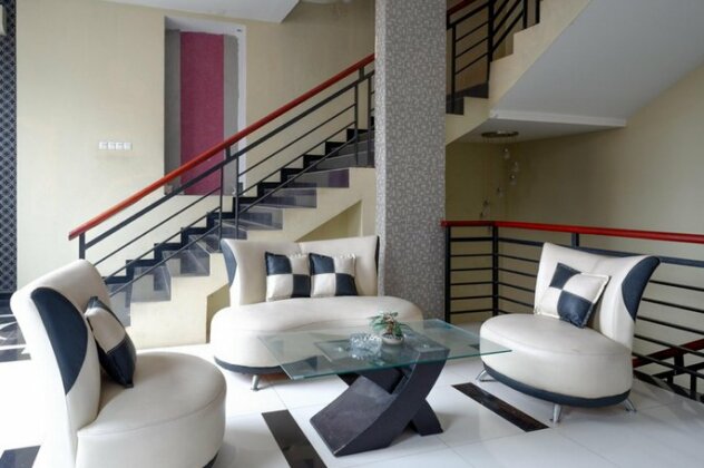 RedDoorz near Monumen Habibi Ainun - Photo3