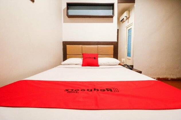 RedDoorz Plus near Pasar Wisata - Photo5