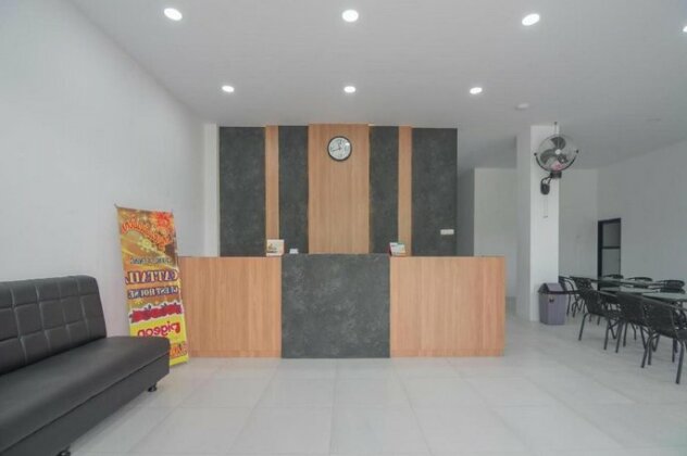 RedDoorz Plus @ Sepakat Dua Street - Photo2