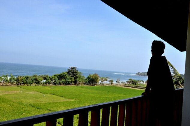 Dikaloha Medewi Surfcamp - Photo2