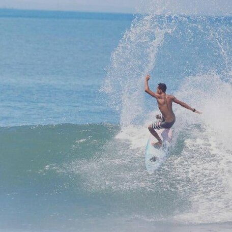 It's a surf time