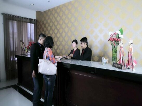 Rizen Premiere Hotel - Photo2