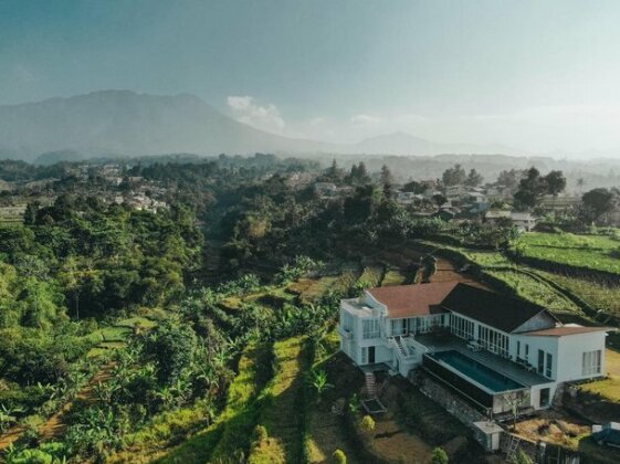 Villa Akira Puncak - Photo2
