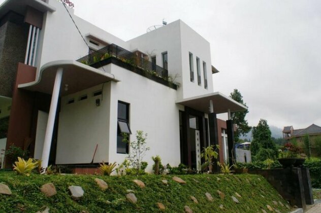 Villa Fiore Puncak