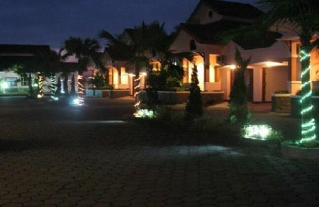 Atrium Resort Hotel - Photo2