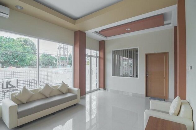 RedDoorz near Islamic Center Samarinda - Photo2