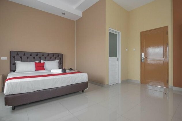 RedDoorz near Islamic Center Samarinda - Photo3