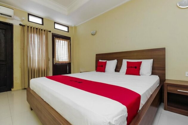RedDoorz near Taman Samarendah