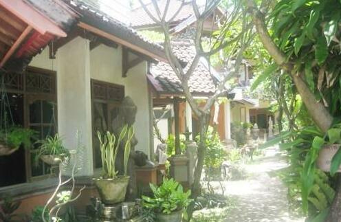 Agung And Sue Watering Hole II - Photo2