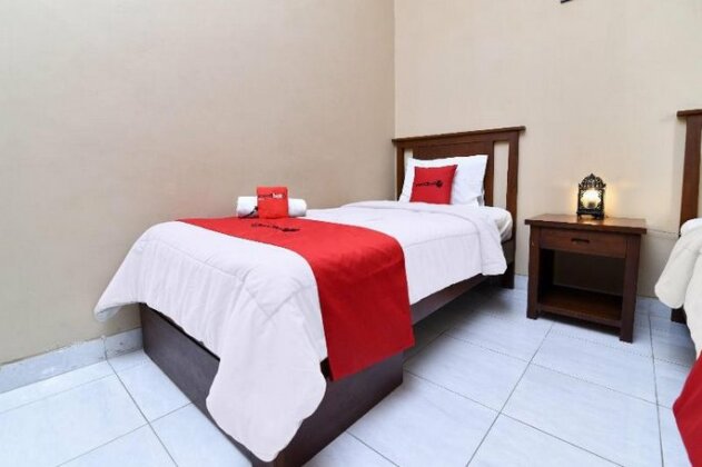 RedDoorz near Pantai Sanur Bali Sanur - Photo3