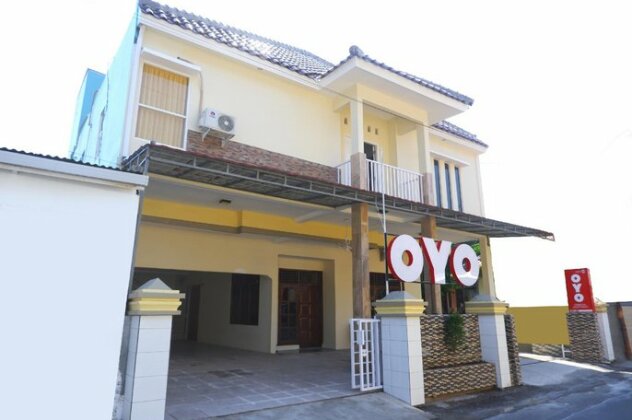 OYO 1041 Ayuning Residence - Photo2