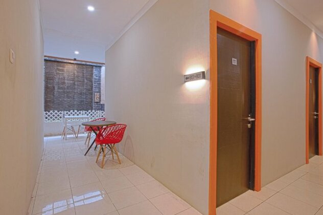OYO 2443 INN JOY Transm Banyumanik - Photo3