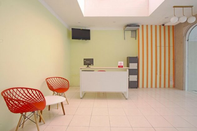 OYO 2443 INN JOY Transm Banyumanik - Photo4