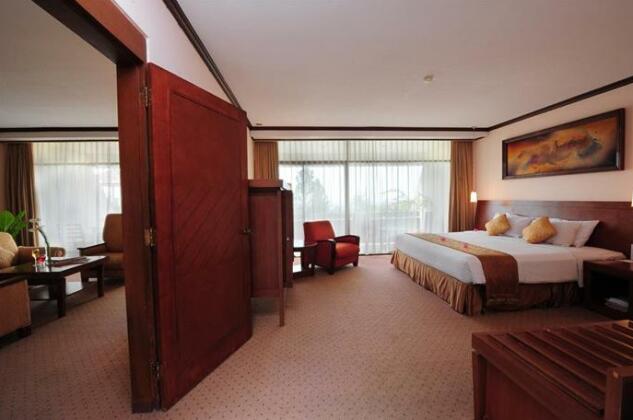 Patra Hotel & Convention Semarang - Photo4