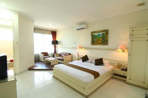 Plaza Hotel Semarang - Photo2