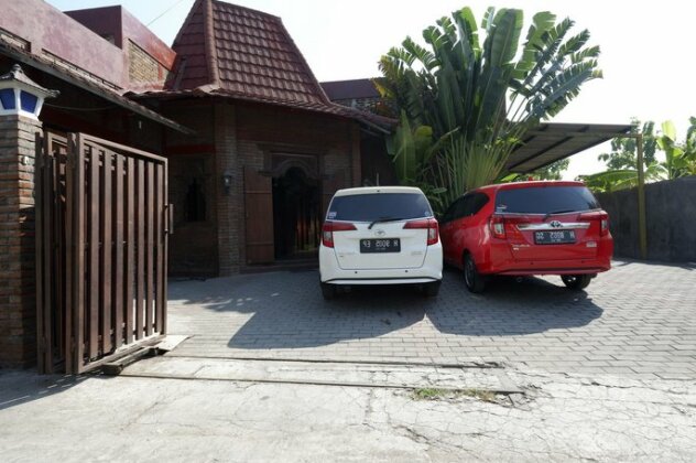 RedDoorz near GOR Manunggal Jati Majapahit - Photo3