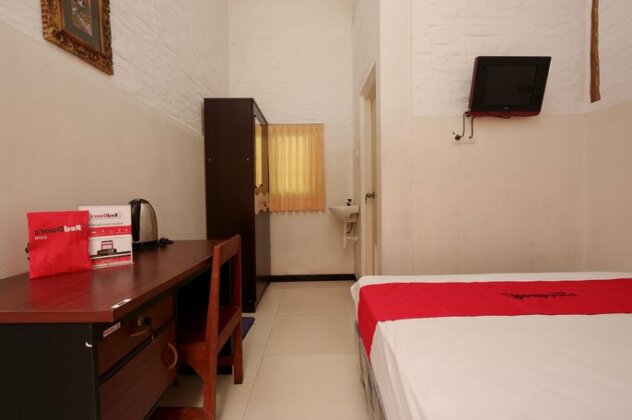 RedDoorz near GOR Manunggal Jati Majapahit - Photo4