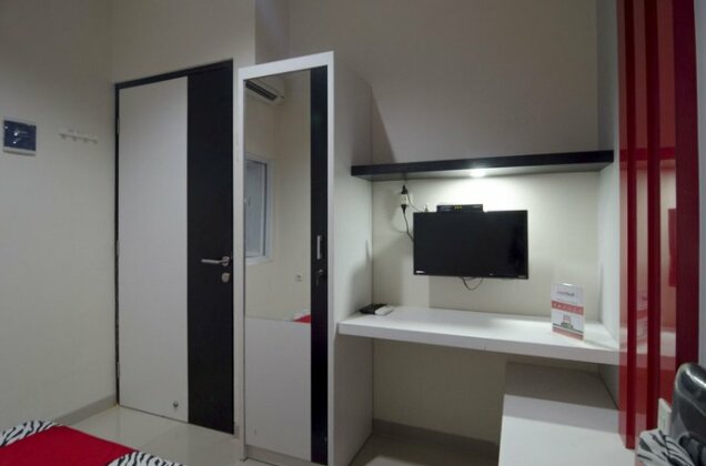 RedDoorz near Lawang Sewu - Photo2