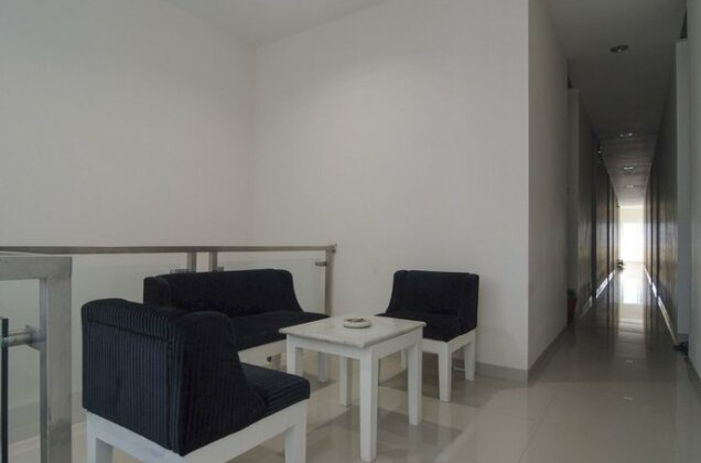 RedDoorz near Lawang Sewu - Photo3