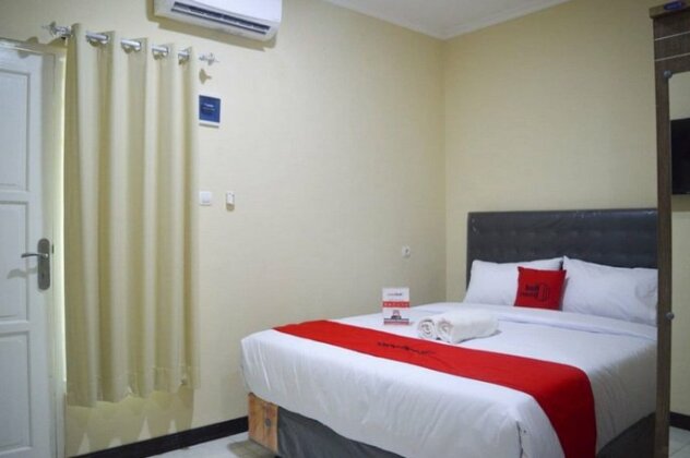RedDoorz near Sam Poo Kong 2 - Photo2