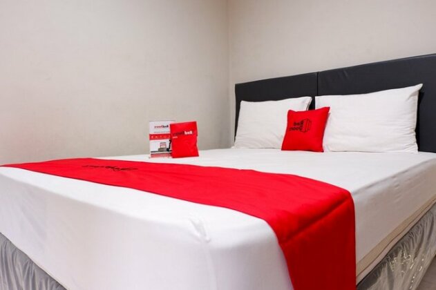 RedDoorz Plus near Mall Ciputra Semarang - Photo4