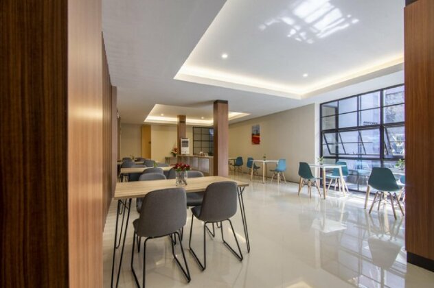 RedDoorz Plus near Ronggowarsito Museum Semarang - Photo5