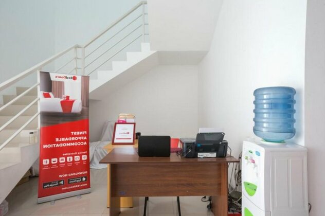RedDoorz Syariah near Lapangan Pancasila Simpang Lima - Photo4