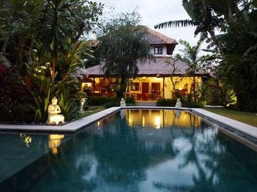 10 Bedrooms / 4 Private Villas / 4 Pools - Photo2
