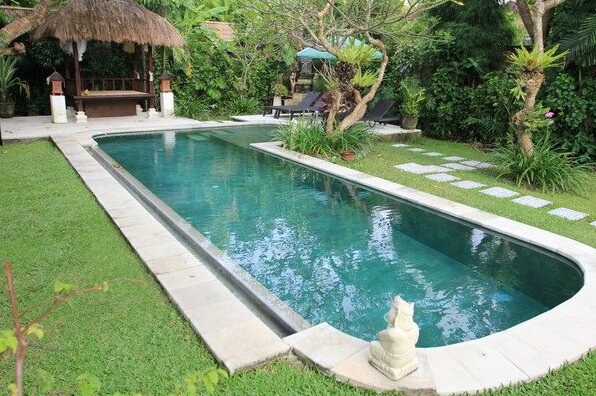 10 Br 4 Pools Central Seminyak Staff - Photo5