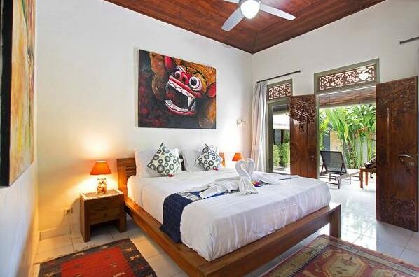 2-Br Balinese Style Pool Villa Seminyak - Photo2