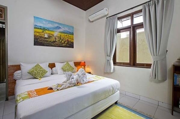 2-Br Balinese Style Pool Villa Seminyak - Photo5