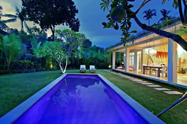 2br Sunny Villa Seminyak Near Beach - Photo3