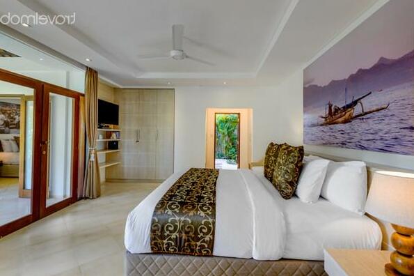 3 Bedroom Haven In Seminyak - Photo3