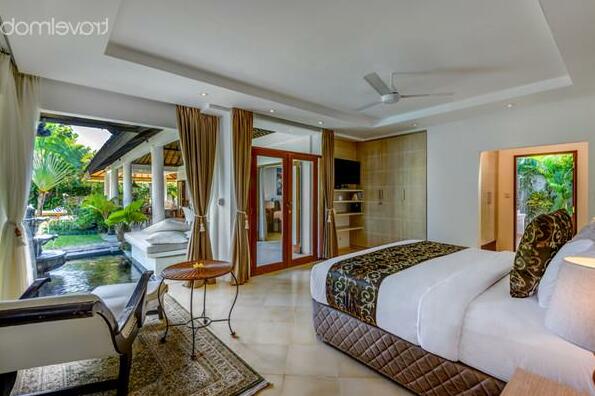 3 Bedroom Haven In Seminyak - Photo5