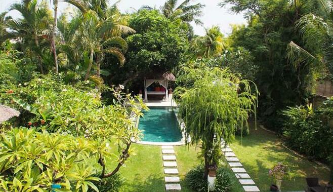 3 Bedroom Seminyak Oasis Large Garden - Photo5