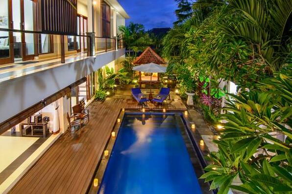 4 Bedroom Villa Oberoi Seminyak - Photo2