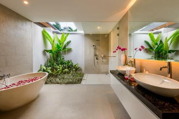 4-Bedroom Villa With Pool Seminyak - Photo5