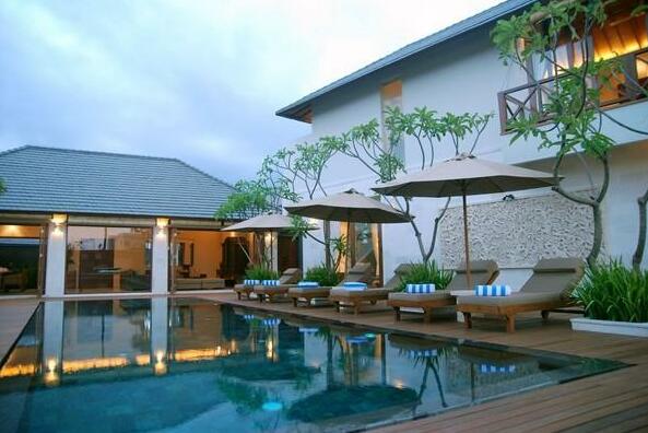 4br Family Villa Seminyak Walk In Beach - Photo3